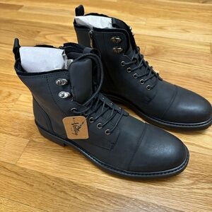 Black Boots with Lace-up Style, Sturdy Rubber Sole & warm lining